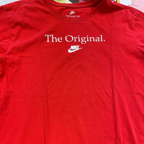 Large Men’s Nike Tee - Picture 2 of 5